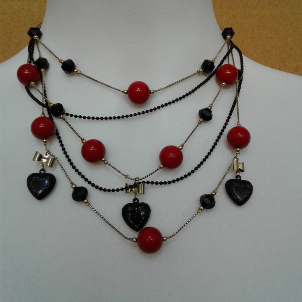 B &J   Gold Tone  Red & Black  Beads Necklace